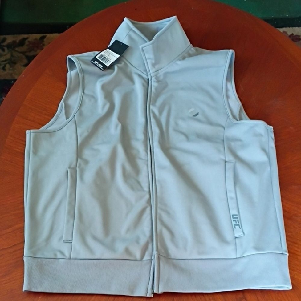 UFC Gray Sleeveless Jacket - Size: XXL   (1062)